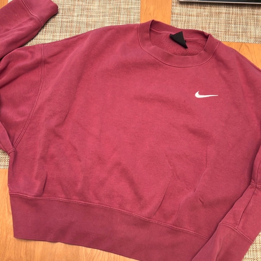 Nike sweatshirt - cropped to waist